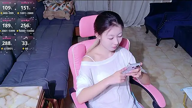 Snapshot of Deserve_E chatting on September 17, 2025, 2:52 pm Deserve E online show from September 17, 2025, 2:52 pm