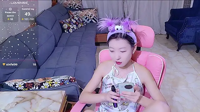 Snapshot of Deserve_E chatting on October 12, 2025, 12:28 pm Deserve E online show from October 12, 2025, 12:28 pm