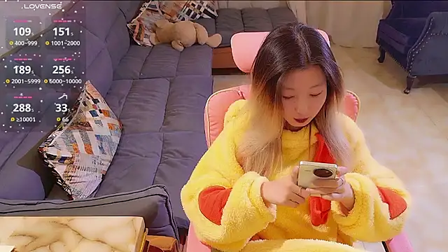 Snapshot of Deserve_E chatting on October 17, 2025, 1:02 pm Deserve E online show from October 17, 2025, 1:02 pm