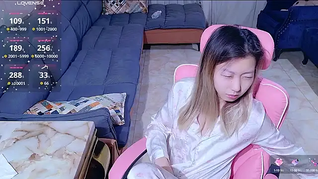 Snapshot of Deserve_E chatting on October 6, 2025, 8:04 am Deserve E online show from October 6, 2025, 8:04 am