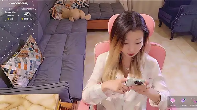 Snapshot of Deserve_E chatting on October 16, 2025, 12:57 pm Deserve E online show from October 16, 2025, 12:57 pm