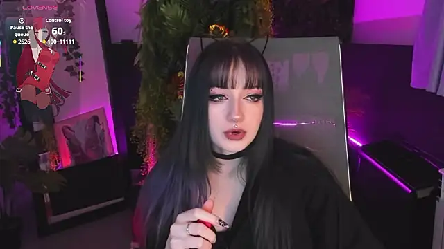 LiliLuna online show from February 8, 2026, 4:26 pm