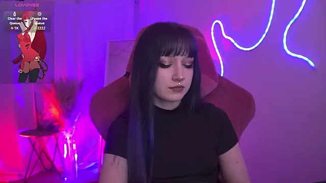 LiliLuna online show from January 14, 2026, 4:32 pm