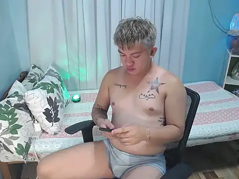 Snapshot of Fuckboii_intown chatting on October 1, 2025, 11:36 am Fuckboii intown online show from October 1, 2025, 11:36 am