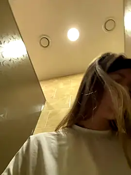 ElliRose online show from September 30, 2025, 5:57 am