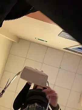 Snapshot of ElliRose chatting on January 9, 2026, 9:49 am ElliRose online show from January 9, 2026, 9:49 am