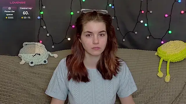 ElzaBlis online show from December 21, 2025, 2:52 pm