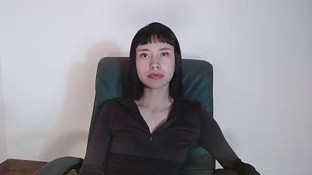 Snapshot of _mavis2 chatting on October 6, 2025, 8:53 pm mavis2 online show from October 6, 2025, 8:53 pm
