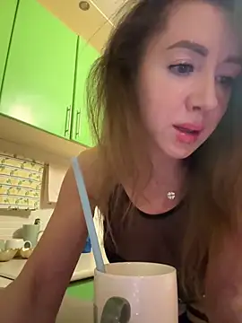 Snapshot of MarinaDiva11_74 chatting on September 10, 2025, 7:46 pm MarinaDiva11 74 online show from September 10, 2025, 7:46 pm