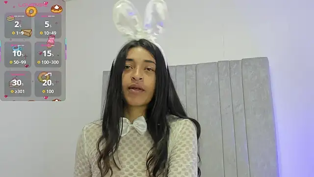 Snapshot of RousyMoon chatting on October 22, 2025, 12:37 pm RousyMoon online show from October 22, 2025, 12:37 pm