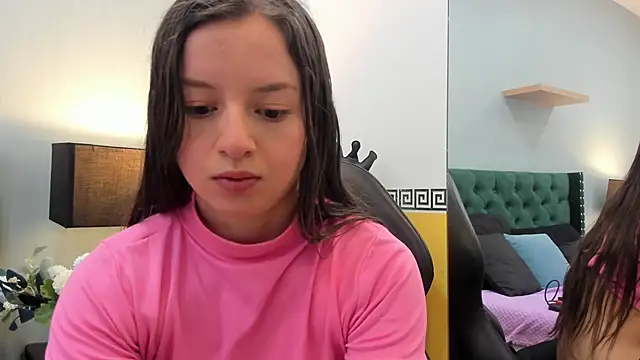 VioletaNova online show from June 22, 2026, 12:02 pm