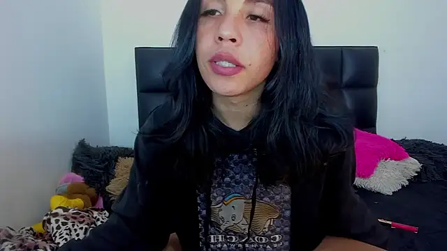 Snapshot of Adrianna_Arias chatting on November 24, 2025, 1:27 am Adrianna Arias online show from November 24, 2025, 1:27 am