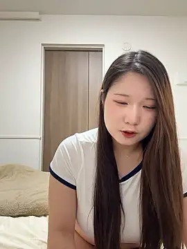  YUNOo0  online show from April 10, 2026, 12:45 pm