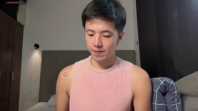 Snapshot of Addictiveboi chatting on May 17, 2026, 1:27 am Addictiveboi online show from May 17, 2026, 1:27 am