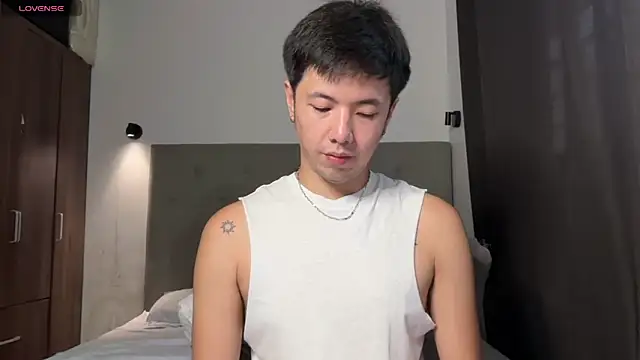 Snapshot of Addictiveboi chatting on May 21, 2026, 3:37 am Addictiveboi online show from May 21, 2026, 3:37 am