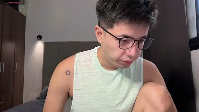Snapshot of Addictiveboi chatting on May 5, 2026, 2:47 am Addictiveboi online show from May 5, 2026, 2:47 am