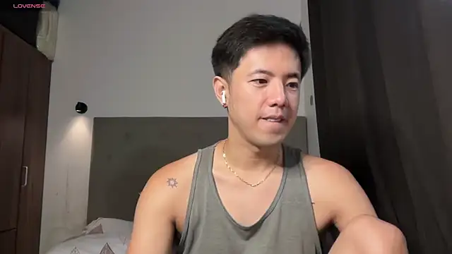 Snapshot of Addictiveboi chatting on May 16, 2026, 1:26 am Addictiveboi online show from May 16, 2026, 1:26 am