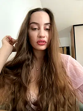 Maribelle Vinnie online show from December 15, 2025, 11:38 am