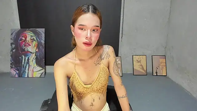 Colette Thompson online show from October 31, 2025, 11:51 am