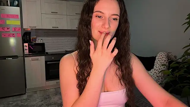 Snapshot of Luna_Raee chatting on October 24, 2025, 12:48 pm Luna Raee online show from October 24, 2025, 12:48 pm