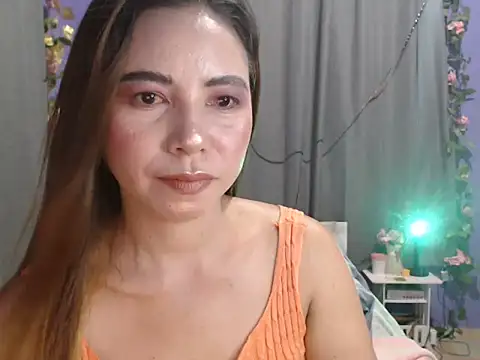 hotasianpinky online show from November 4, 2025, 11:14 am