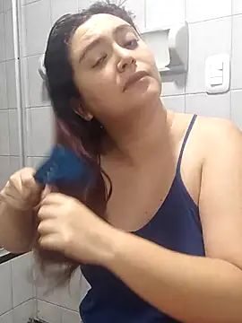 Snapshot of Anaa_Rose chatting on October 18, 2025, 10:45 pm Anaa Rose online show from October 18, 2025, 10:45 pm