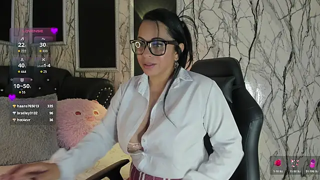 adelinemoretti online show from March 12, 2026, 4:22 pm