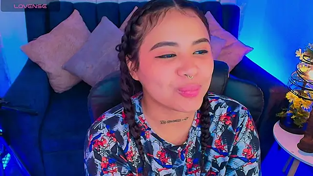 nicemiiaa7  online show from September 26, 2025, 3:13 am