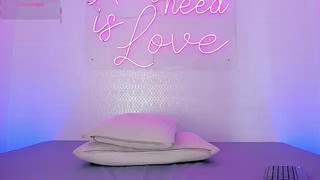 Snapshot of aleksandramiller_ chatting on October 2, 2025, 12:52 pm aleksandramiller online show from October 2, 2025, 12:52 pm