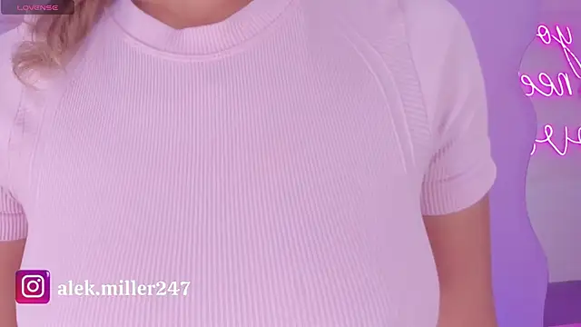 Snapshot of aleksandramiller_ chatting on September 15, 2025, 12:38 pm aleksandramiller online show from September 15, 2025, 12:38 pm