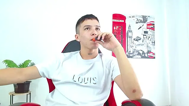 Snapshot of Cumandres18 chatting on November 26, 2025, 2:39 pm Cumandres18 online show from November 26, 2025, 2:39 pm