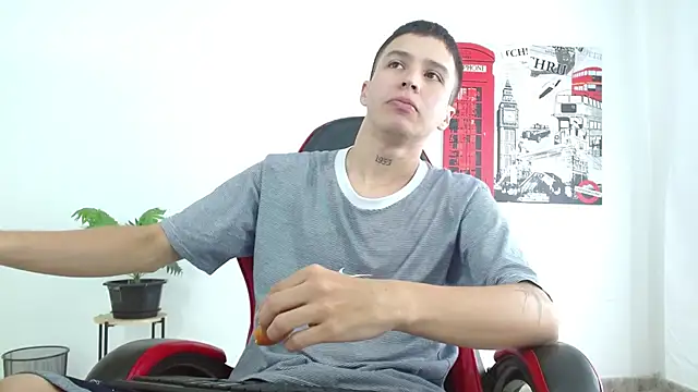 Snapshot of Cumandres18 chatting on November 15, 2025, 1:48 pm Cumandres18 online show from November 15, 2025, 1:48 pm