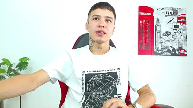 Cumandres18 online show from March 10, 2026, 2:54 pm