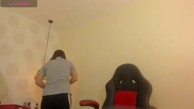 GIANAMILLER6 online show from November 5, 2025, 12:08 pm