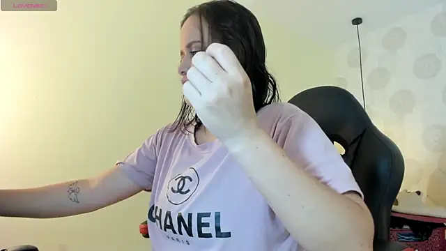 GIANAMILLER6 online show from September 23, 2025, 12:12 pm