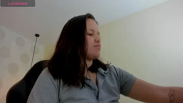 Snapshot of GIANAMILLER6 chatting on February 20, 2026, 12:07 pm GIANAMILLER6 online show from February 20, 2026, 12:07 pm