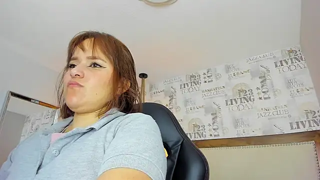 Snapshot of GIANAMILLER6 chatting on June 17, 2026, 12:15 pm GIANAMILLER6 online show from June 17, 2026, 12:15 pm