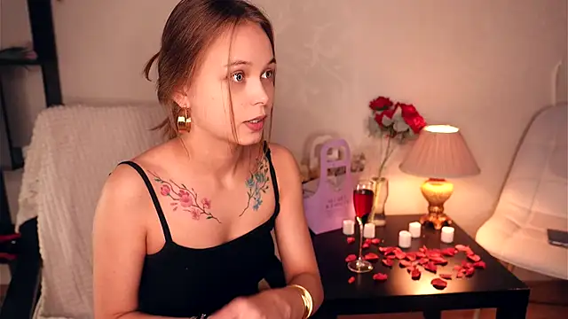 OdellaGillingham online show from November 29, 2025, 6:19 pm