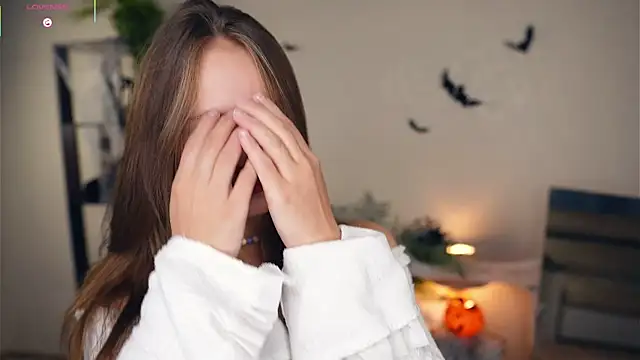 OdellaGillingham online show from November 4, 2025, 7:06 pm