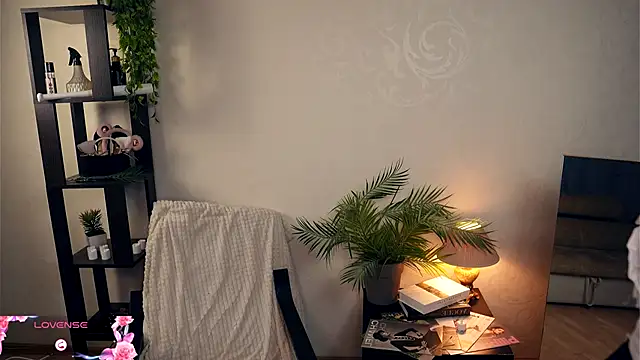 OdellaGillingham online show from December 2, 2025, 7:15 pm