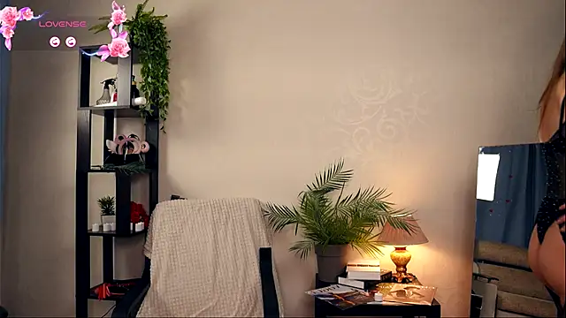 OdellaGillingham online show from November 25, 2025, 6:52 pm