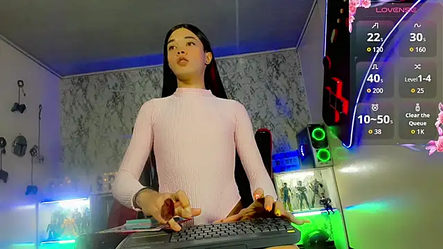 Madison Mujica online show from November 5, 2025, 11:13 am