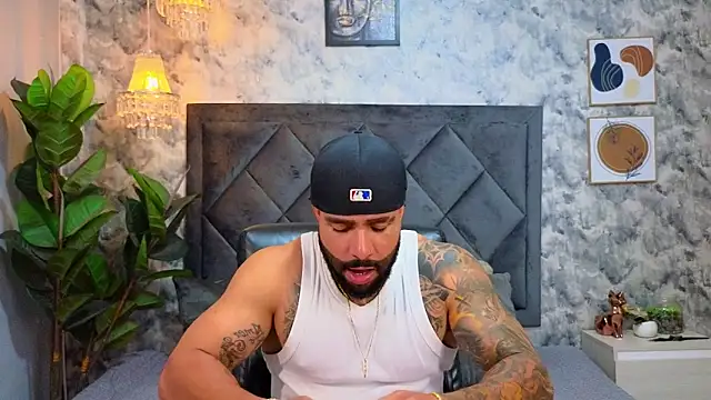 Apolo rousse1 online show from November 7, 2025, 9:41 pm