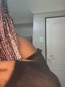 Snapshot of BQueen223 chatting on November 17, 2025, 10:58 pm BQueen223 online show from November 17, 2025, 10:58 pm