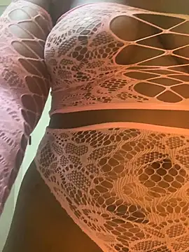 Snapshot of BQueen223 chatting on November 21, 2025, 12:42 am BQueen223 online show from November 21, 2025, 12:42 am