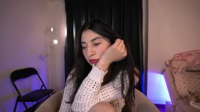 Auralea online show from June 3, 2026, 4:24 am