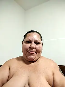 Snapshot of Miasmithr chatting on October 1, 2025, 5:45 am Miasmithr online show from October 1, 2025, 5:45 am