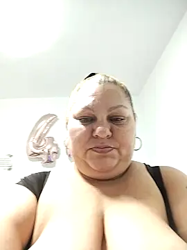 Snapshot of Miasmithr chatting on November 28, 2025, 1:22 pm Miasmithr online show from November 28, 2025, 1:22 pm