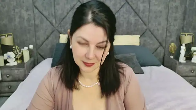 Snapshot of Nina_Stane chatting on October 7, 2025, 5:08 am Nina Stane online show from October 7, 2025, 5:08 am