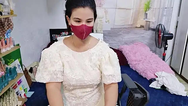 Snapshot of MichiLovely chatting on November 12, 2025, 1:32 am MichiLovely online show from November 12, 2025, 1:32 am